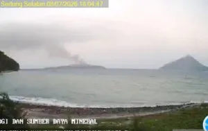 Gunung Anak Krakatau Masih Berstatus Siaga, BPBD Lebak Minta Nelayan Tak Mendekat