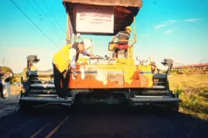 Jalan Provinsi Rusak dan Di...