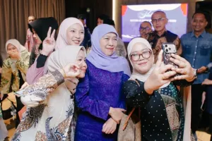Khofifah Ajak Alumni Unair ...