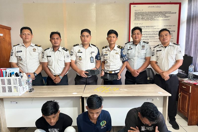 Petugas Lapas Bitung Gagalkan Penyelundupan 240 Butir Obat Keras Trihexyphenidyl.
