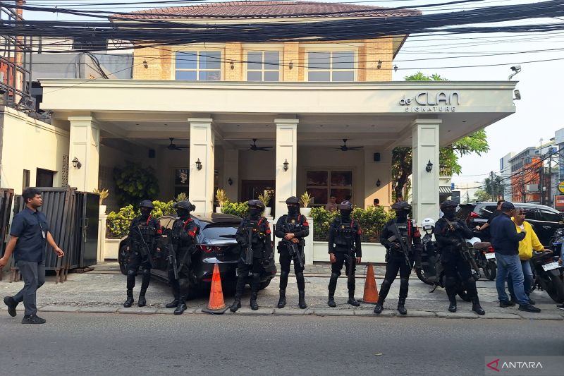 Polri dan Polda Metro Geledah Kafe serta Money Changer di...