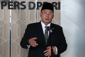 DPR Minta Pemda Tak Lagi Rumahkan Guru Honorer karena Alasan Keterbatasan Anggaran
