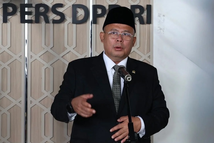 DPR Minta Pemda Tak Lagi Rumahkan Guru Honorer karena Ala...