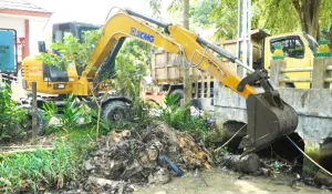 Pemkot Banjarmasin keruk 100 titik sungai guna atasi banjir tahun ini
