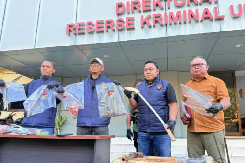 Polda Sulut Bongkar Produksi dan Penjualan Senjata Tajam ...