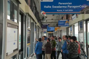 Resmikan Halte Swadarma Par...
