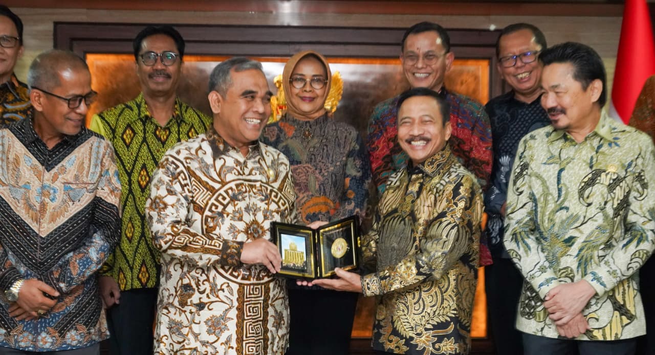 Silaturahim Kebangsaan Pimpinan MPR RI ke Mahkamah Konsti...