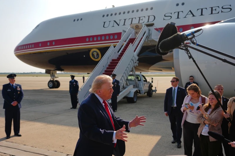 Dari Turki, Trump Ganti Pesawat untuk Perjalanan Pulang k...