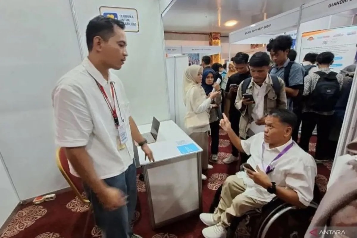 Ribuan Pencari Kerja Serbu Job Fair Pemkot Jaksel, Online...