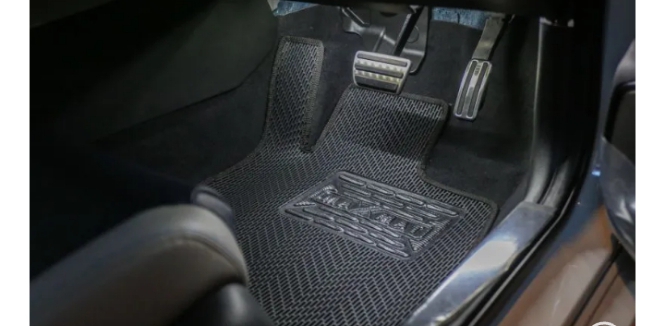 Anda Cari Karpet Mobil yang Aman, Awet, dan Mudah Dirawat...
