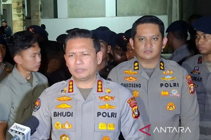 Polri Geledah Ruko Kosong di Cipete, Sita Dokumen dan Kom...