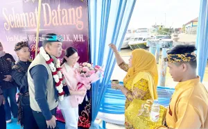 Tiba di Tanjung Selor, Kapolda Kaltara Irjen Agus Wijayanto Disambut Prosesi Adat Bulungan