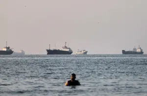 AS Tuntut Iran Nyatakan Selat Hormuz Terbuka dan Hentikan Penembakan Kapal yang Melintas