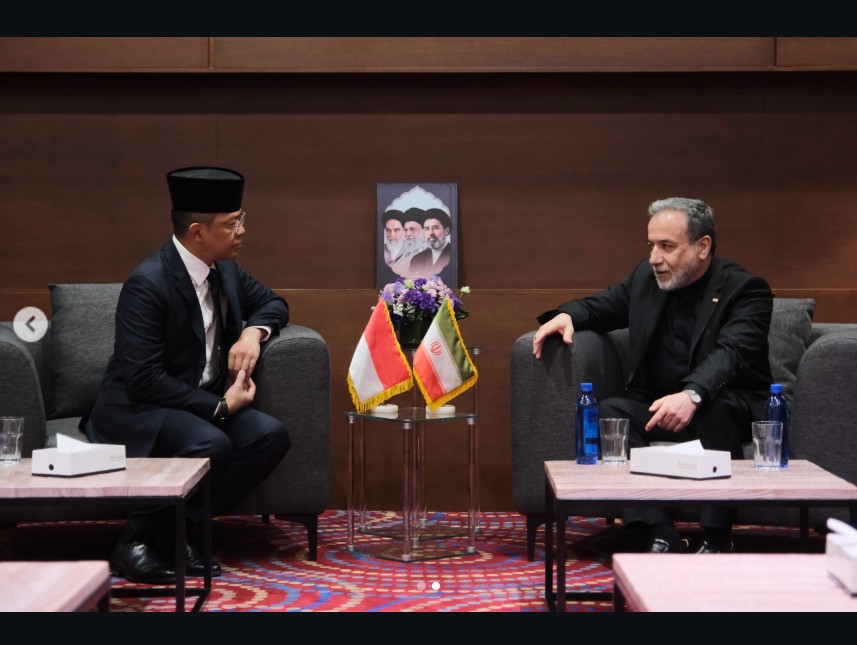 Menlu RI Sugiono dan Menlu ...
