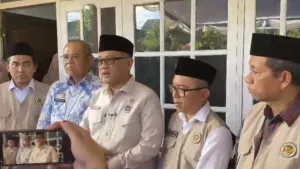 Penyerahan Santunan kepada Keluarga Petugas Haji yang Gugur di Baubau