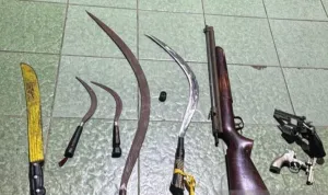 Polisi Tangkap Dua Pemuda Bawa Celurit-Airsoft Gun Saat Tawuran di Depok