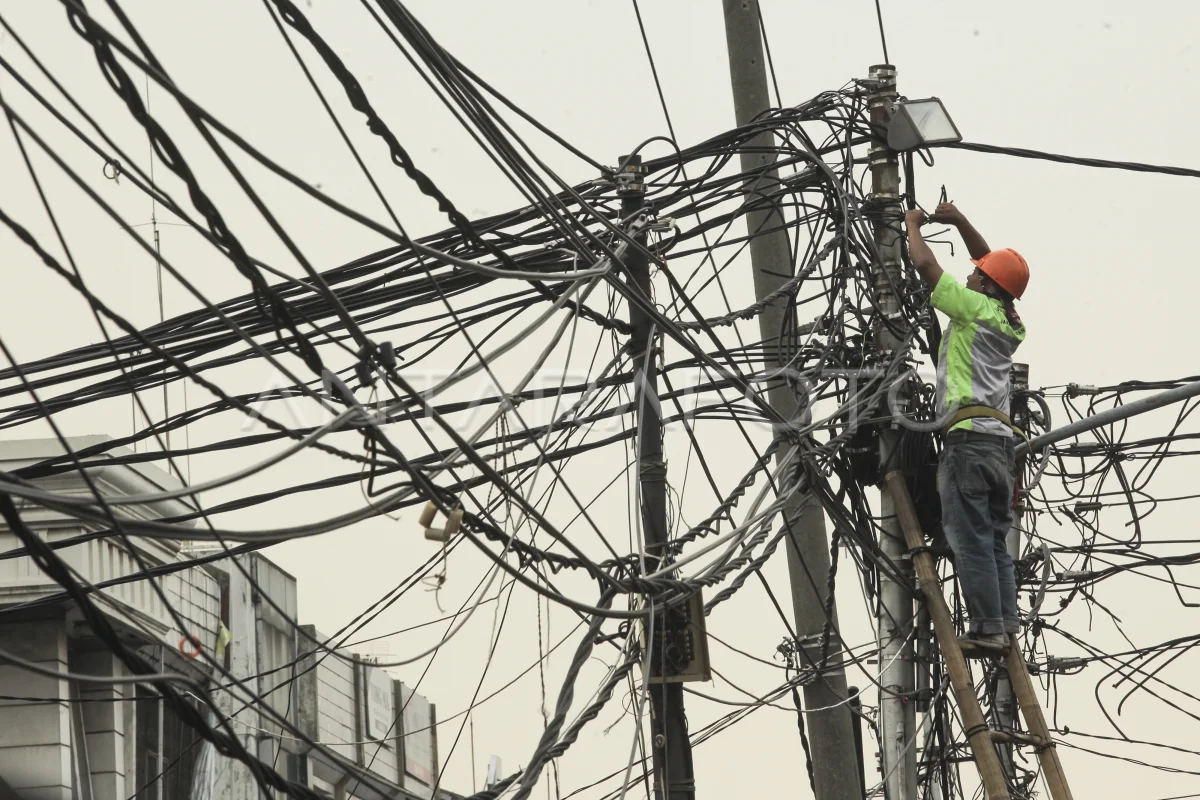 DPRD DKI Desak Penataan Kabel Utilitas Jadi Prioritas Din...