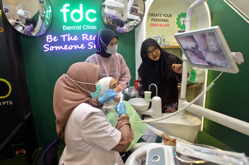 FDC Dental Clinic Hadir di MOP Padel Competition 2026, Pa...