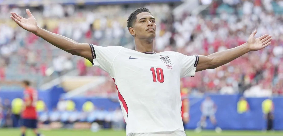 Lagu "Hey Jude" Bergemuruh dari Fans The Three Lions untu...