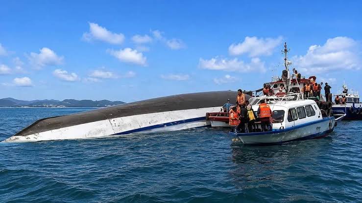 Liburan Maut, 15 Turis India Tewas Saat Kapal Wisata Terb...