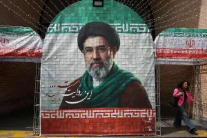 Mojtaba Bersumpah Balas Kematian Ayahnya, Trump Siapkan 1.000 Rudal Serang Iran