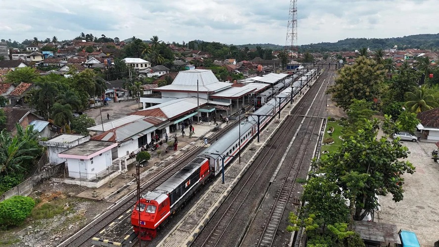 PT KAI Catat Kenaikan Penumpang Lima Rute Terpanjang di S...