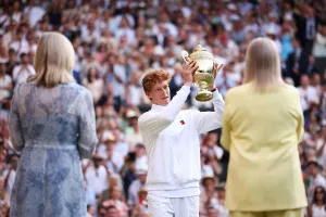 Sinner Pertahankan Gelar Wimbledon Usai Redam Perlawanan Sengit Zverev