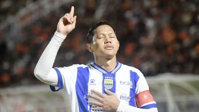 Tatap Musim 2026/2027, Adam Alis Bertekad Bawa Persib Ter...