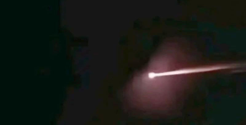 Viral Meteor Besar Disertai Dentuman di Pulau Jawa, Begin...
