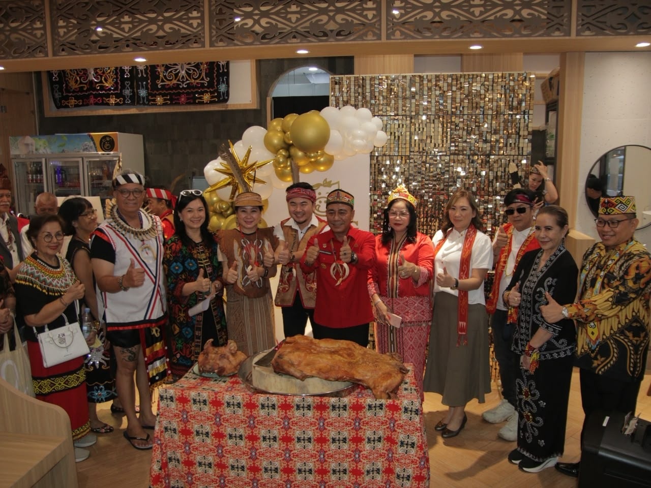 Bipang Ambawang Perkuat Identitas Budaya Dayak Lewat Eksp...