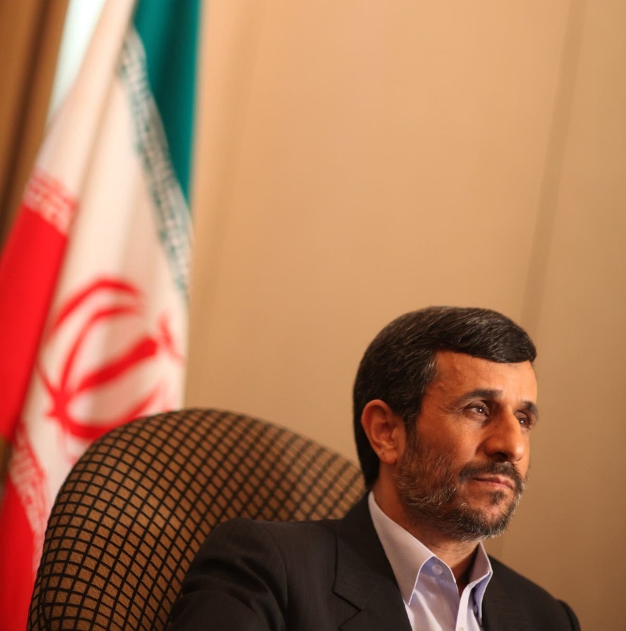 Garda Revolusi Iran Dilaporkan Menahan Mantan Presiden Ah...