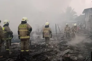 Kebakaran Lapak Rongsokan di Cengkareng, Sebanyak 50 Personel Gulkarmat Dikerahkan 