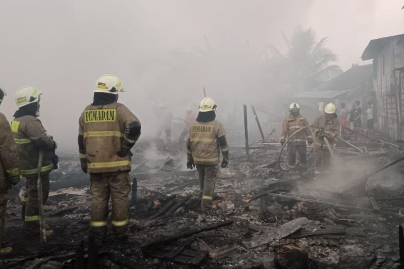 Kebakaran Lapak Rongsokan di Cengkareng, Sebanyak 50 Personel Gulkarmat Dikerahkan 