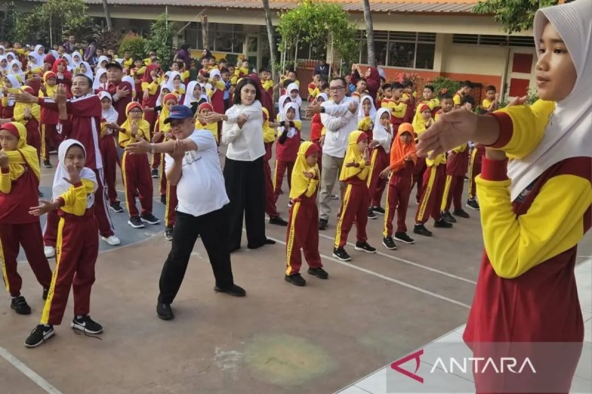 Mendikdasmen Beri Tiga Pesan untuk Siswa SD Srengseh Sawa...