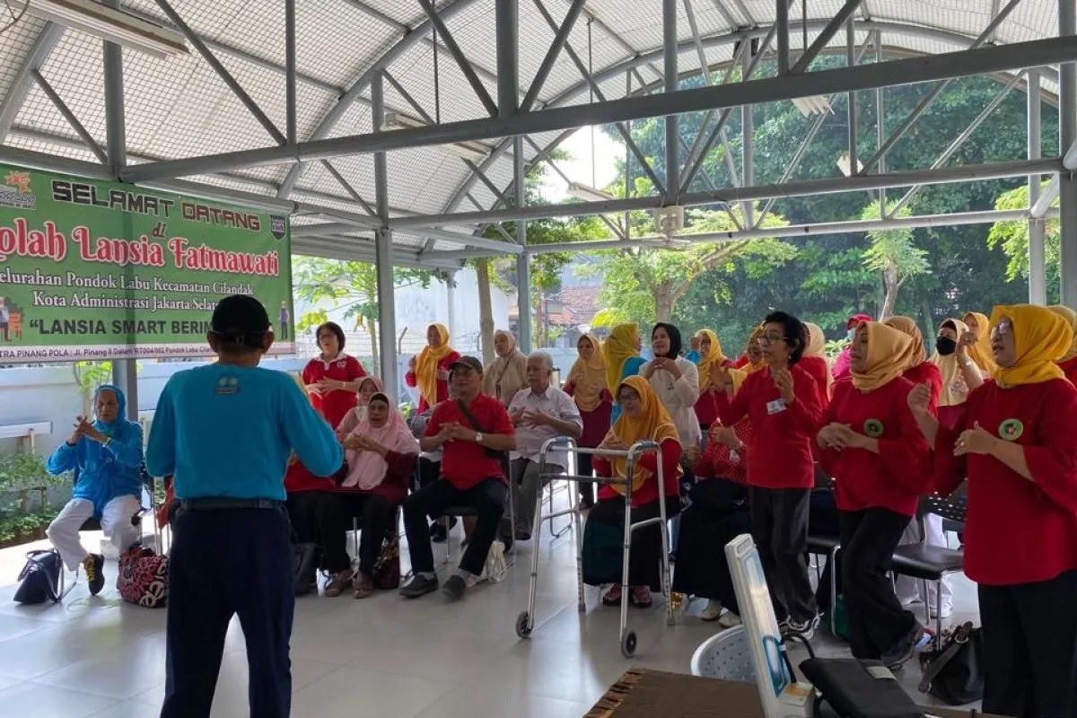 Peduli Lansia, Pemprov DKI Siapkan Tempat Pertemuan Khusu...