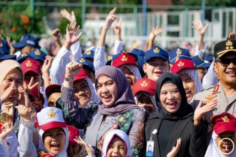 Pemkot Banjarbaru Ajak Ayah Antar Anak di Hari Pertama Sekolah Lewat Gamas dan Gemar.
