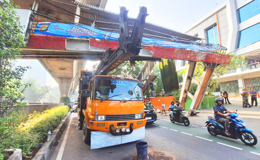 Periksa Peta di Ponsel Jadi Penyebab Truk Angkut Alat Ber...