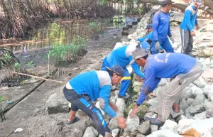 Sudin SDA Perbaiki Tanggul di Pulau Pramuka Cegah Abrasi dan Rob