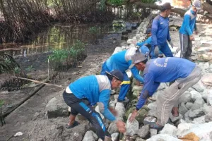 Sudin SDA Perbaiki Tanggul di Pulau Pramuka guna Cegah Abrasi dan Rob