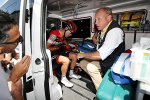 Tiga Pembalap Alami Gegar Otak, Protokol Medis Tour de France Kembali Dipertanyakan
