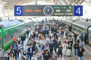 Transportasi Publik Laris Manis, Perjalanan Kereta Tiongkok Tembus Angka Fantastis 2,3 Miliar