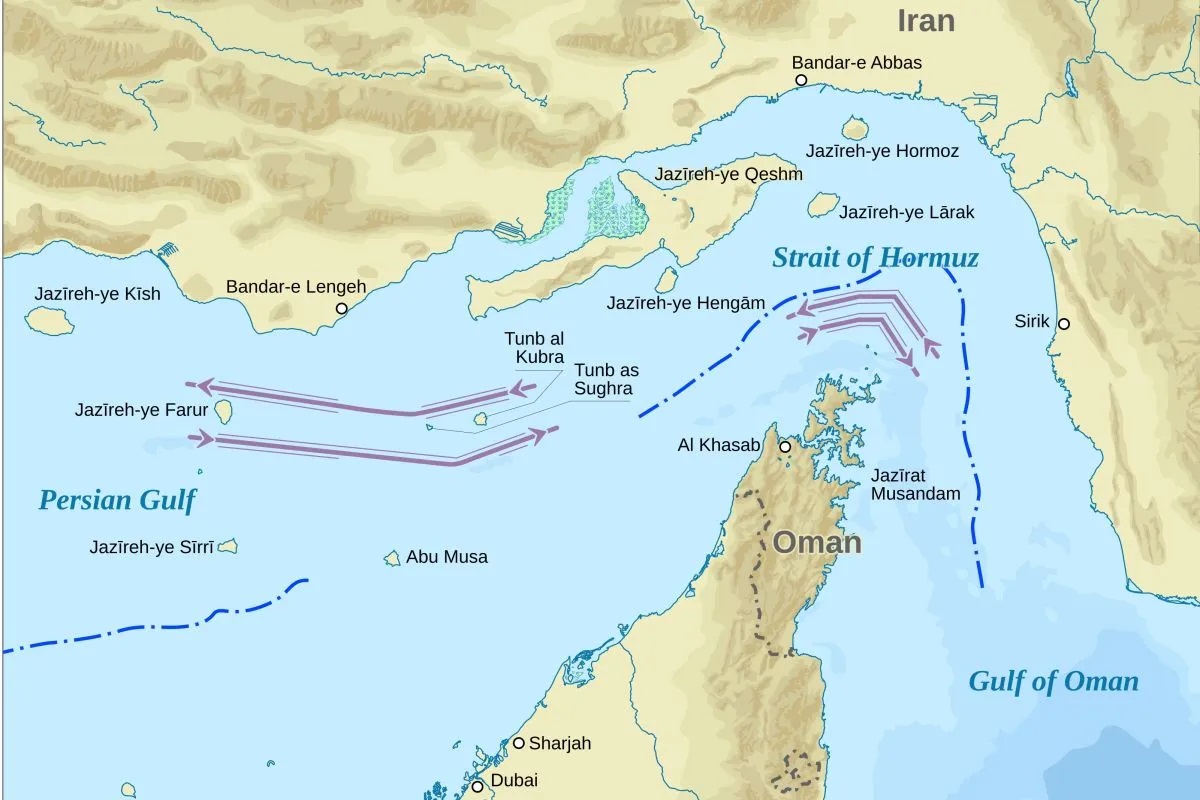 Trump Kembali Blokade Selat Hormuz, Kenakan Tarif Jasa Ke...
