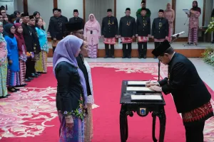 Gubernur Pramono Lantik 239 Pejabat Fungsional Pemprov DKI, Guru Jadi Formasi Terbanyak