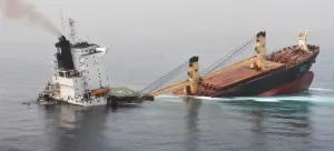 Kapal Kargo Tenggelam setelah Bertabrakan Dekat Selat Hormuz