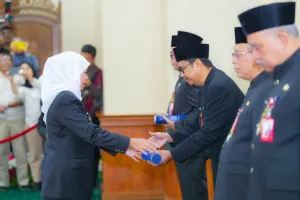 Khofifah Rotasi Enam Pejabat Pemprov Jatim, Transformasi Digital Jadi Prioritas