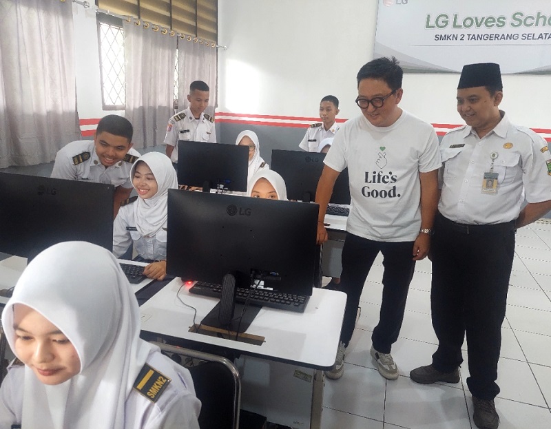 LG Dukung Pembelajaran SMKN 2 Tangerang Selatan dengan Mo...