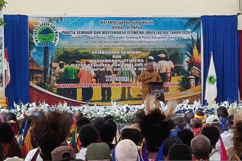 Pemkab Jayawijaya Serahkan Bantuan Sosial Rp150 Juta kepada Ikswal