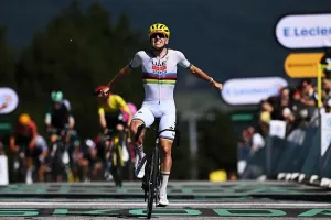 Pogacar Balas Kekalahan dari Vingegaard, Menang Meyakinkan di Etape 10 Tour de France 2026