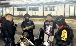 Polisi Bubarkan Balap Liar ...
