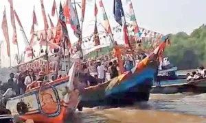 Prosesi Larung Sesaji Muara...